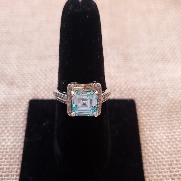 Jewelry - Swiss blue topaz ring size 9